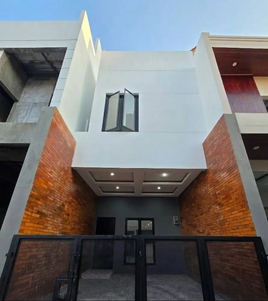 Dijual Rumah 3 Lantai bisa KPR, SHM, Dekat Tol Rawamangun