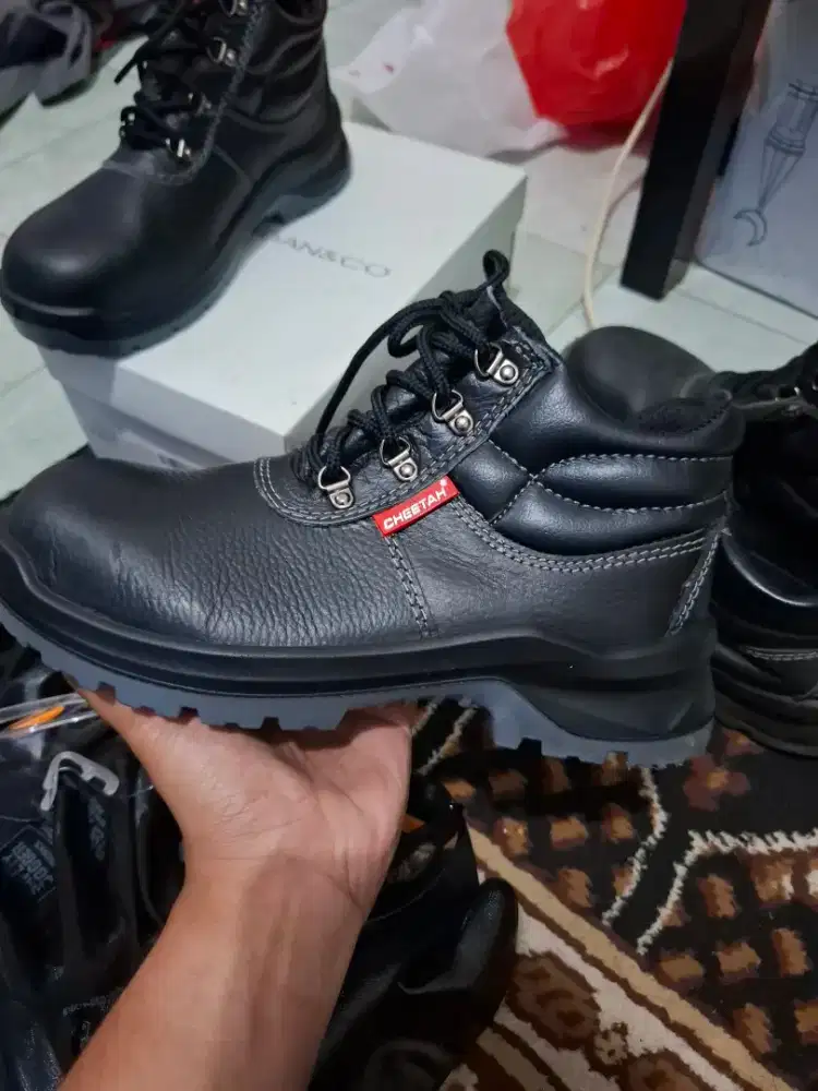 Sepatu Safety Cheetah, Kacamata & Rompi