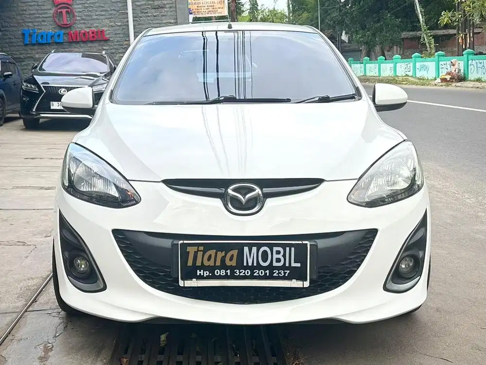 Mazda 2 Hatchback 1.5 R Automatic Th 2011