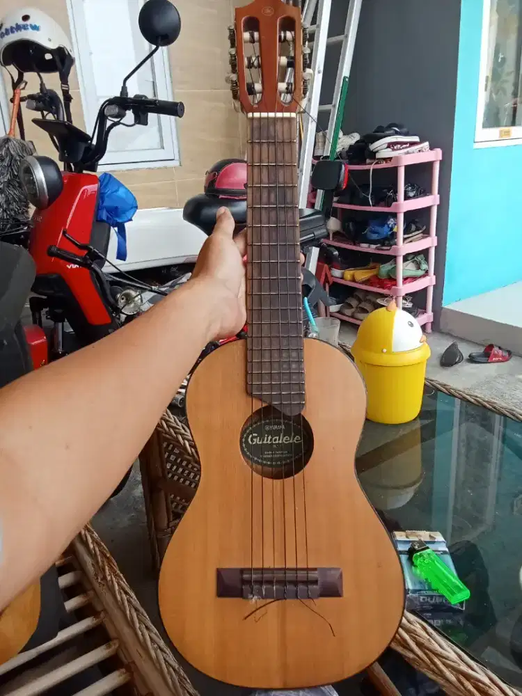 Yamaha GL1 Guitalele