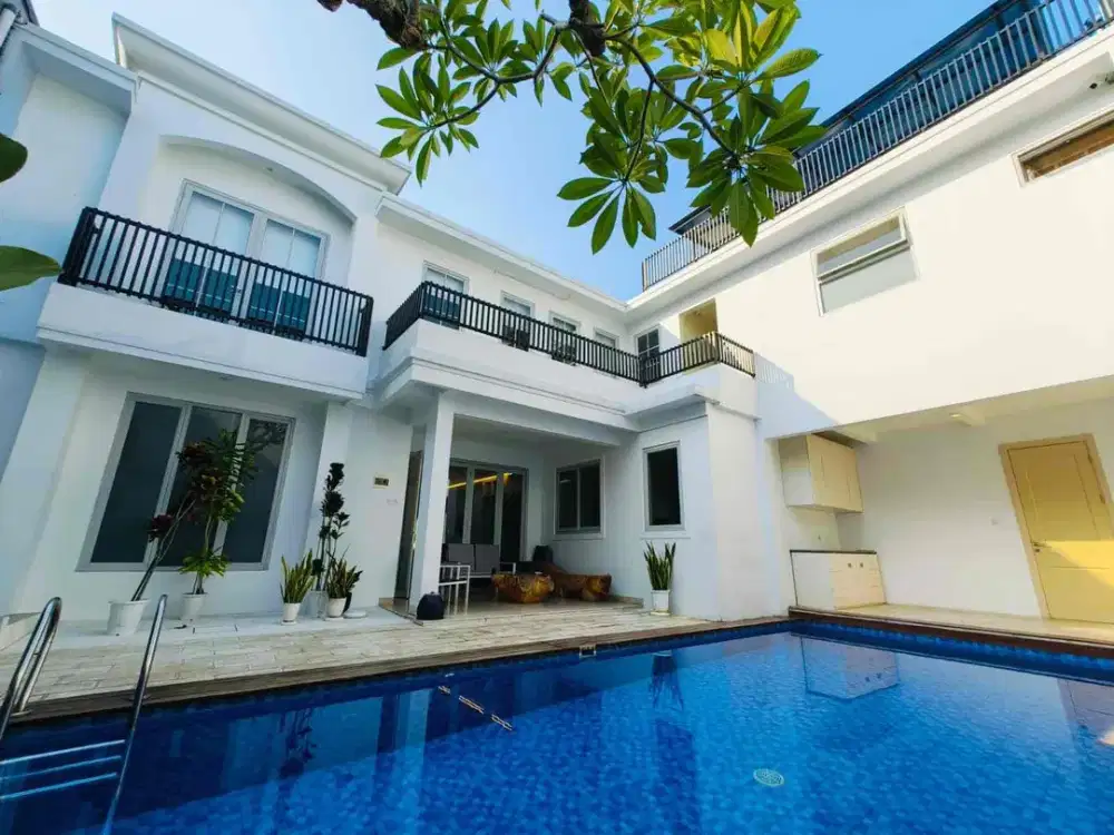 LUXURY HOUSE BINTARO