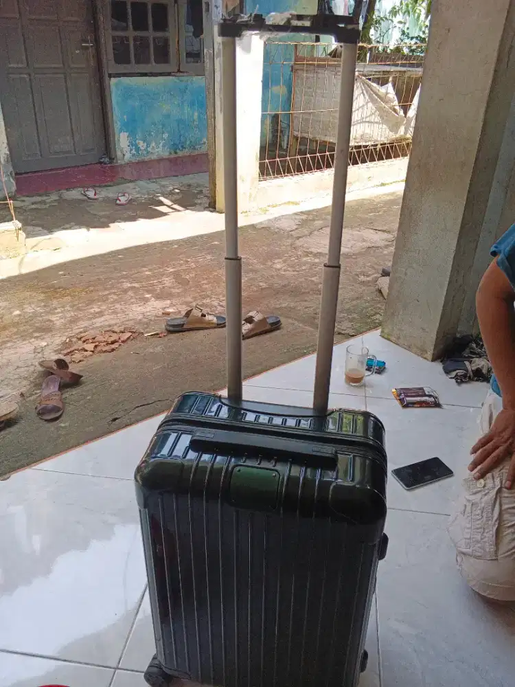 Di jual koper merk RIMOWA
