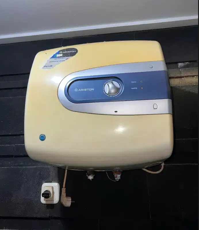water heater ariston 30L titanium plus pemanas air listrik bekas rusak