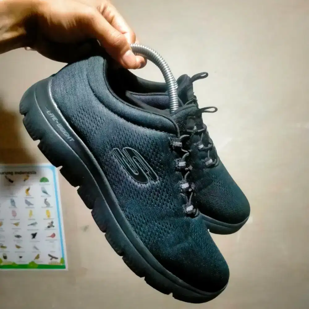 sepatu skechers sz40