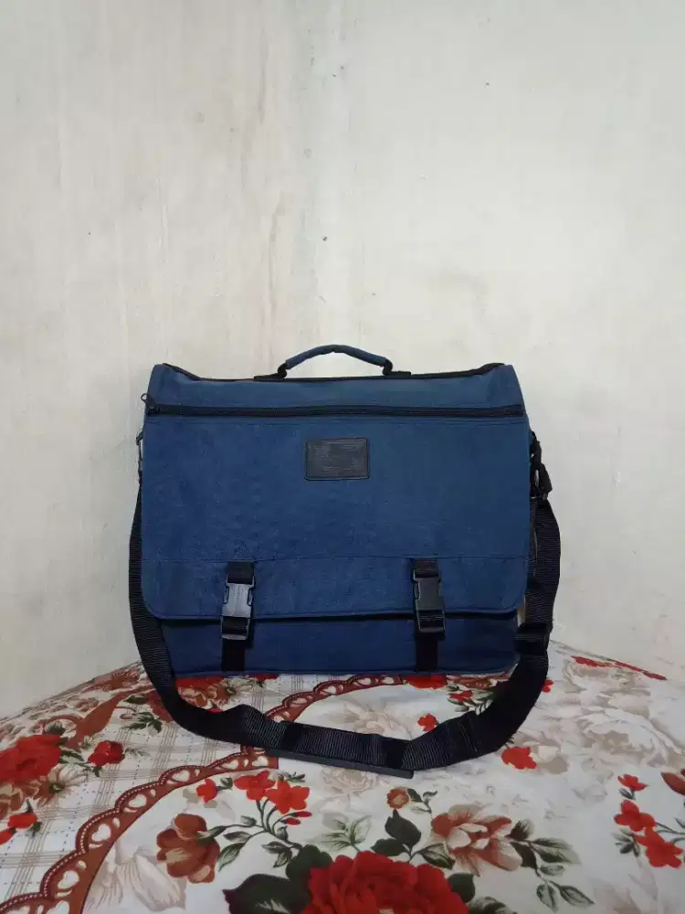 Tas Sling Bag Kerja / Skul