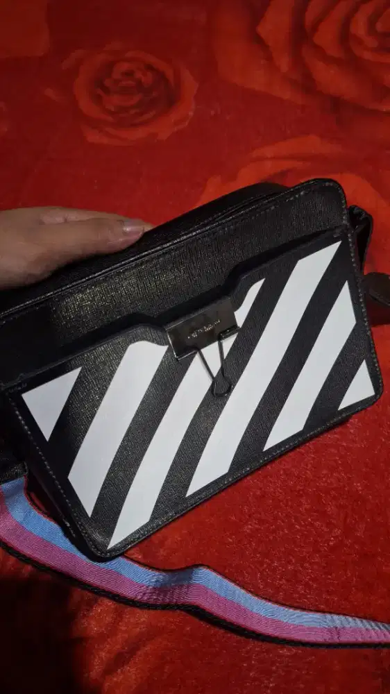 Preloved - Original -Jual Rugi -OFF-WHITE Diag Camera Bag Black/White