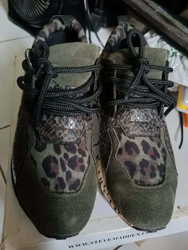 Dijual Sepatu Steve Madden sporty size 41