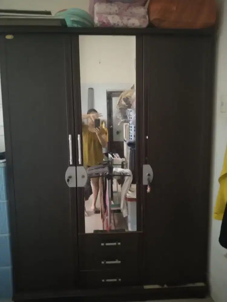 Lemari ivory 3 pintu bahan kokoh bukan serbuk