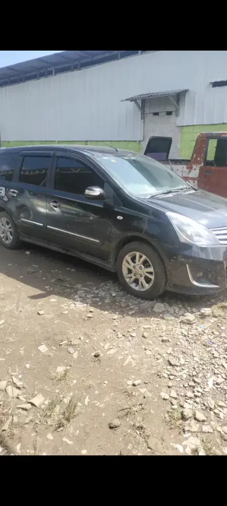 Nissan grand Livina SV 2013