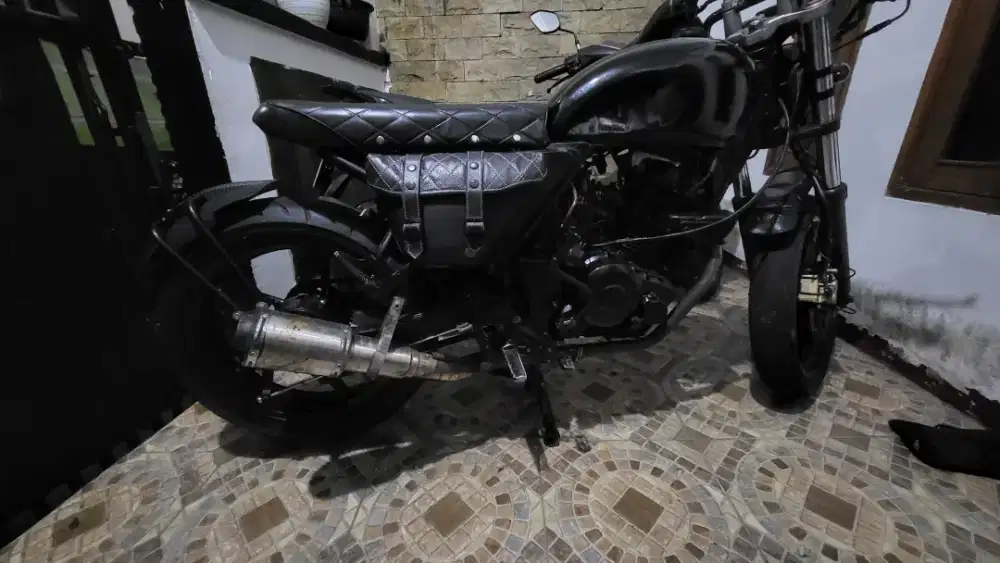 Di mahar motor costum basic byson