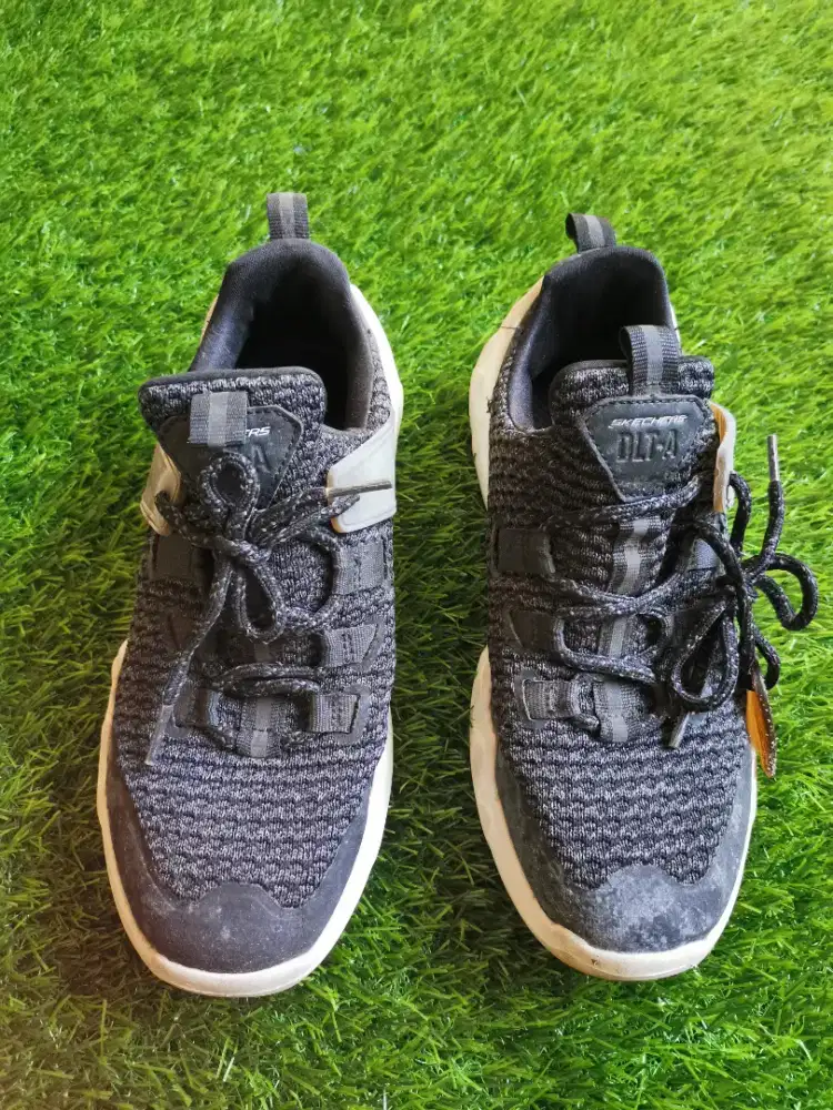 Sepatu Sport Unisex Skechers