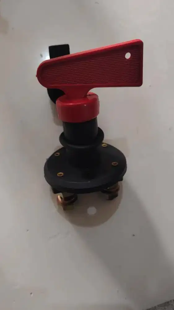 Saklar Pemutus Arus ACCU (AKI)