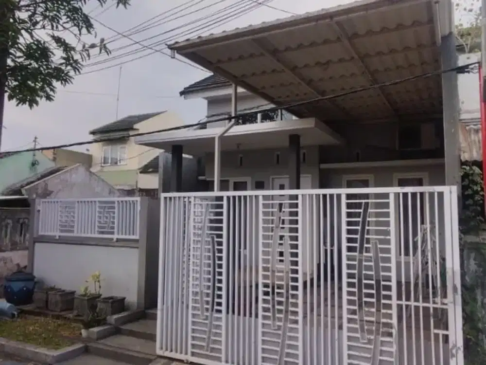 RUMAH BAGUS DALAM KOMPLEK STRATEGIS DEKAT PINTU TOL di SIDOARJO JAWA TIMUR