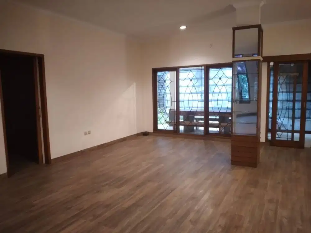 Disewakan Rumah Bagus 2 Lantai Siap Huni di Batununggal Bandung