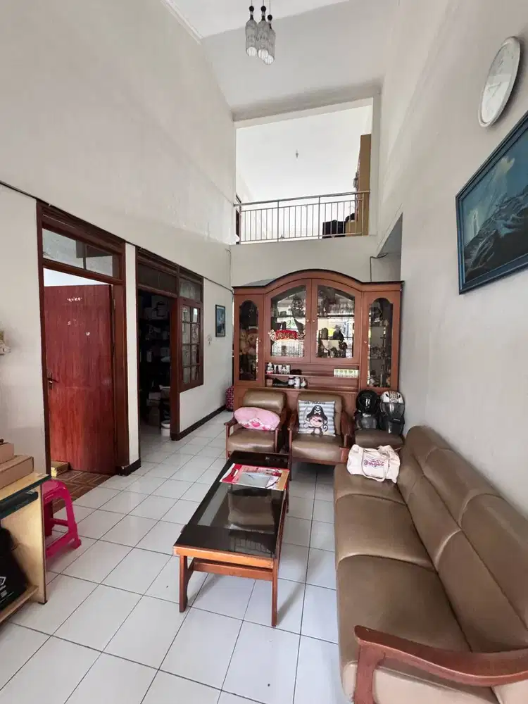 Dijual Rumah 2 Lantai Siap Huni di Taman Kopo Indah 2