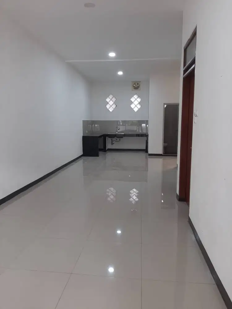 Dijual Rumah 2 Lantai di Taman Kopo Indah 2
