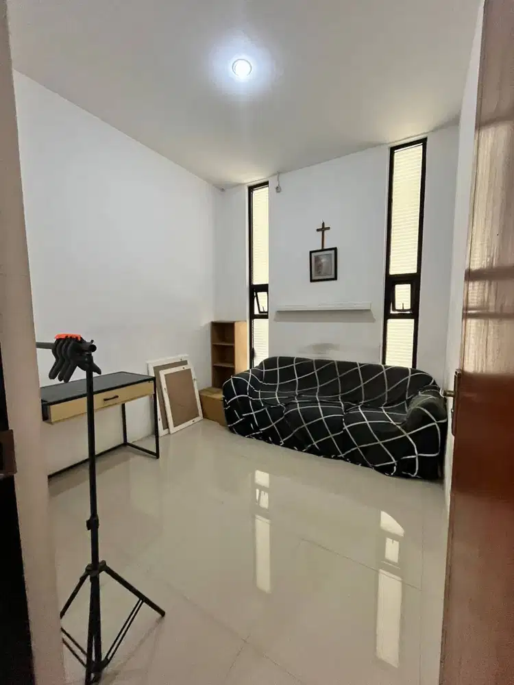 Dijual Rumah 2 Lantai di Taman Kopo Indah 1
