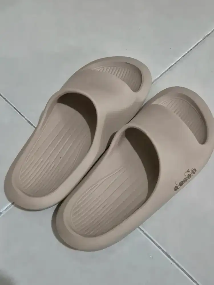 Sandal Diadora Wanita ukuran 36