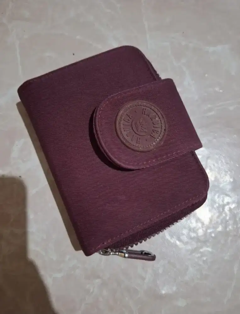 Dompet haruica Maroon