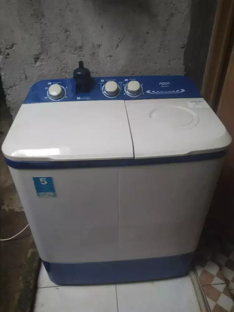 Mesin cuci Aqua