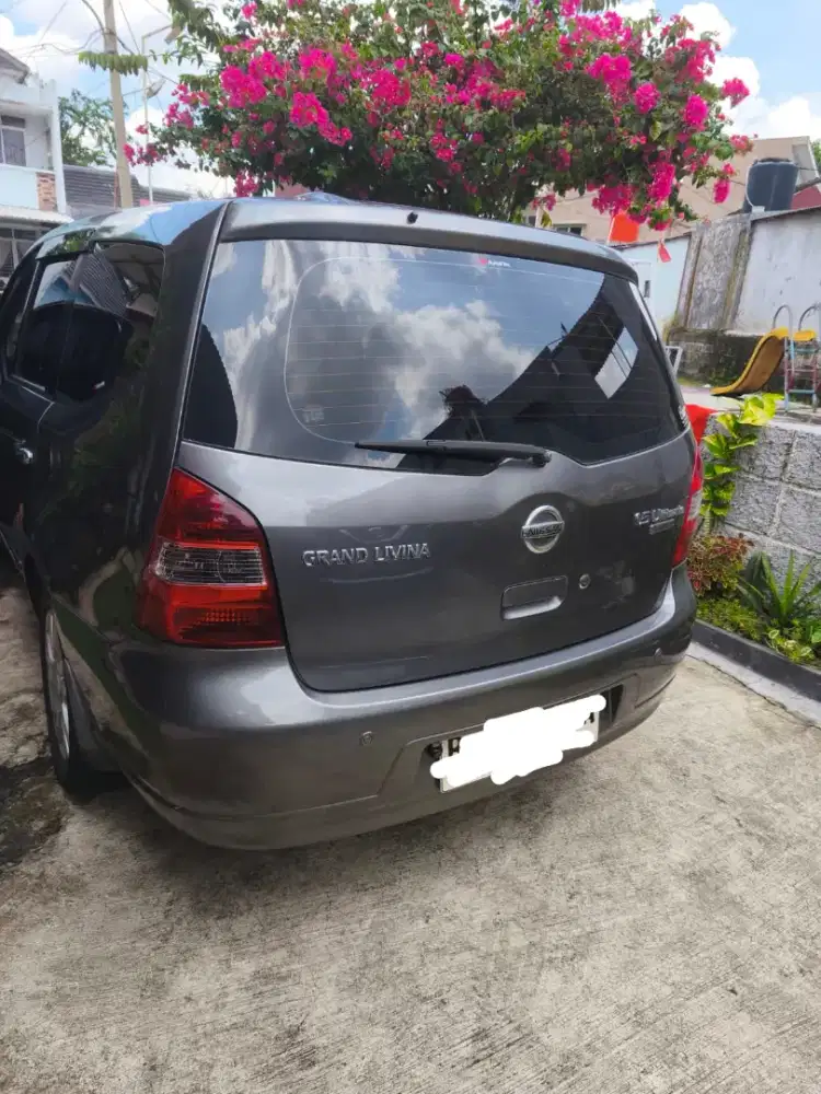 Di Jual MOBIL NISSAN GRAND LIVINA 1.5 AT