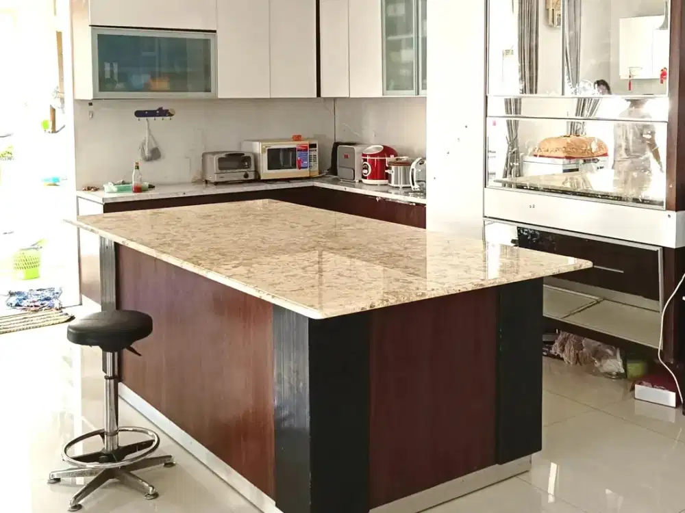 Jual Rumah Mewah di Dharmahusada indah Surabaya