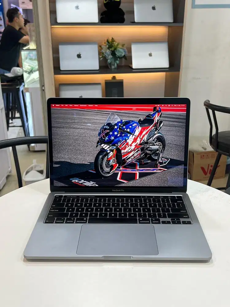 MacBooo Pro 2020 i5 8/256GB