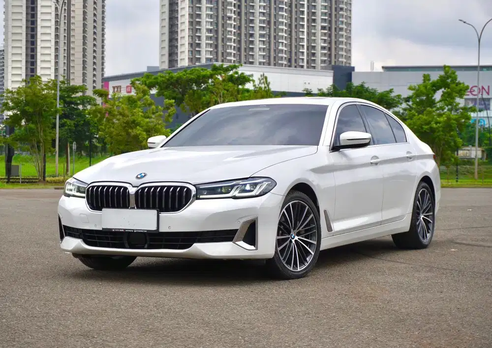 BMW 530i G30 Facelift LCI 2022 Putih Mulus Siap Gasss Promo Low DP