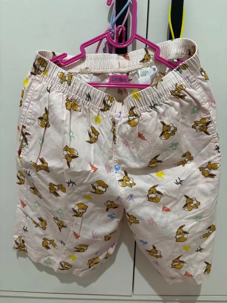 Celana perempuan uniqlo pokemon