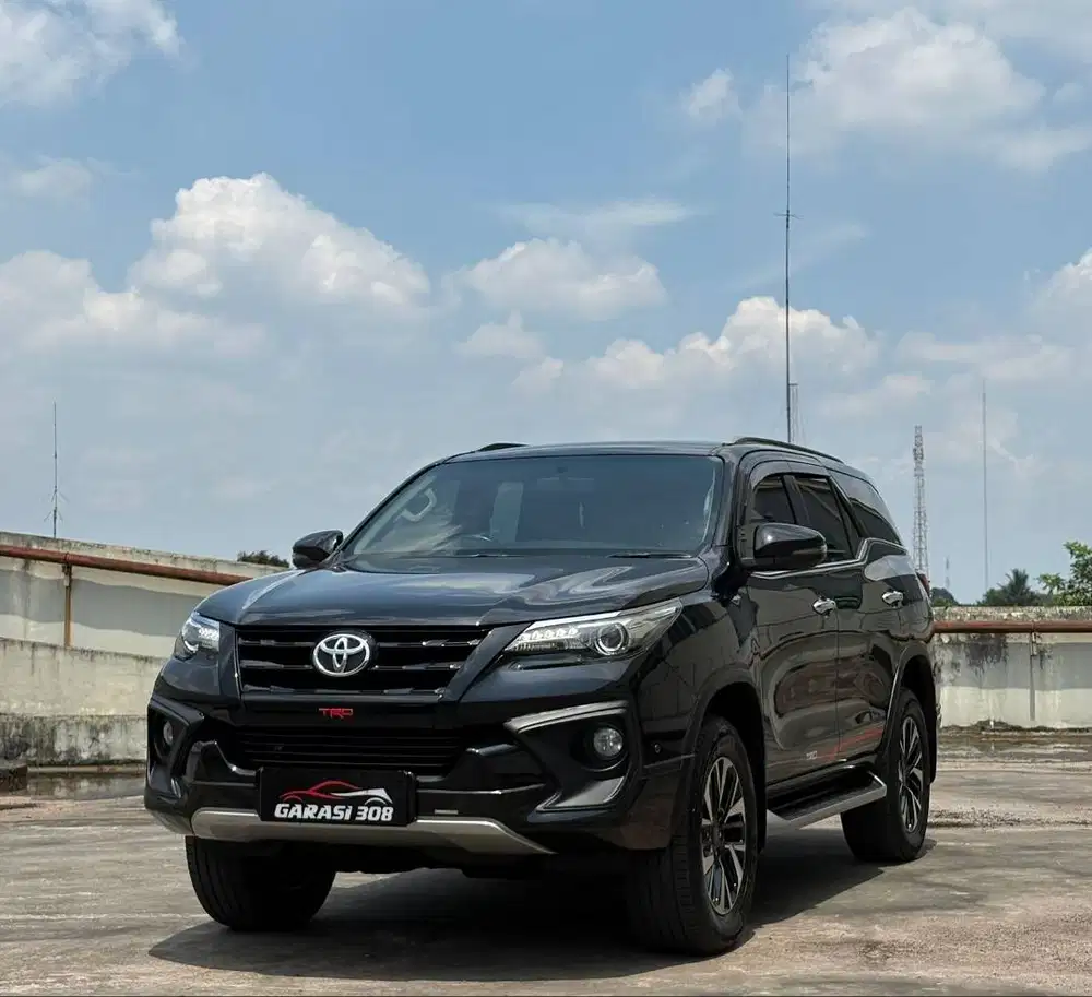 Toyota Fortuner VRZ TRD 4x2 AT Diesel Tahun 2018 Warna Hitam KM 90