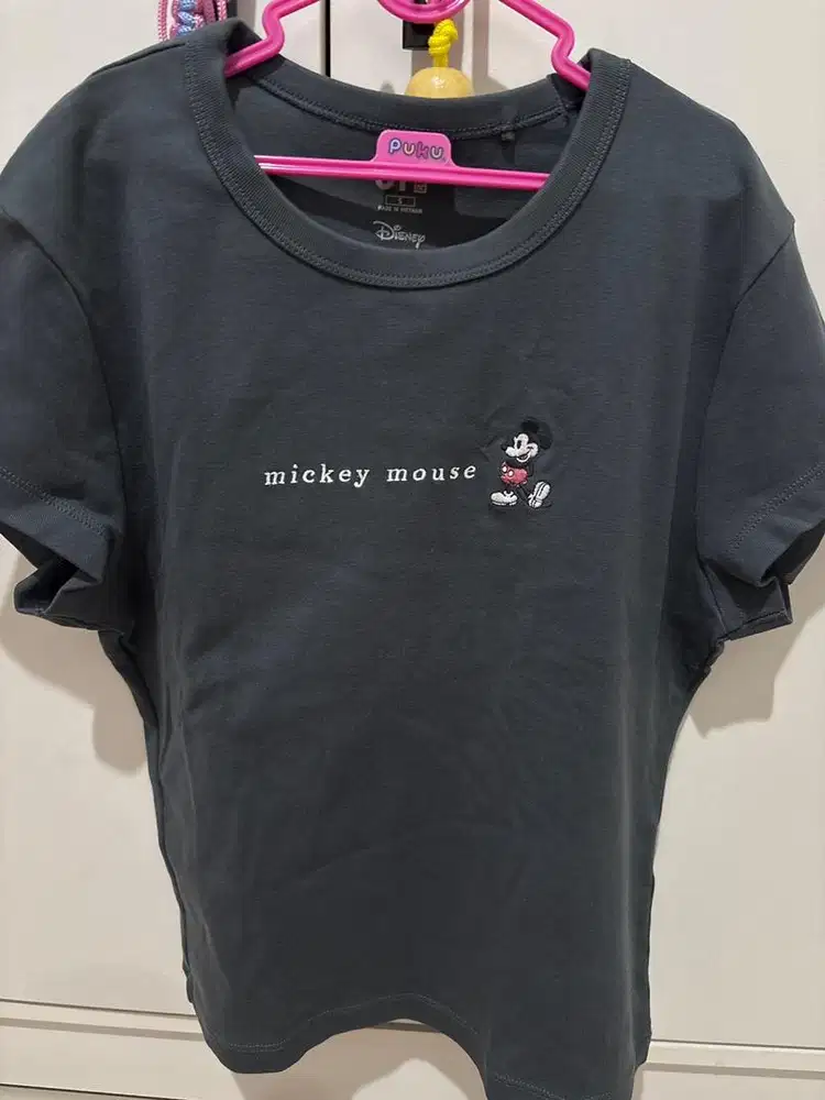 Kaos perempuan mickey uniqlo