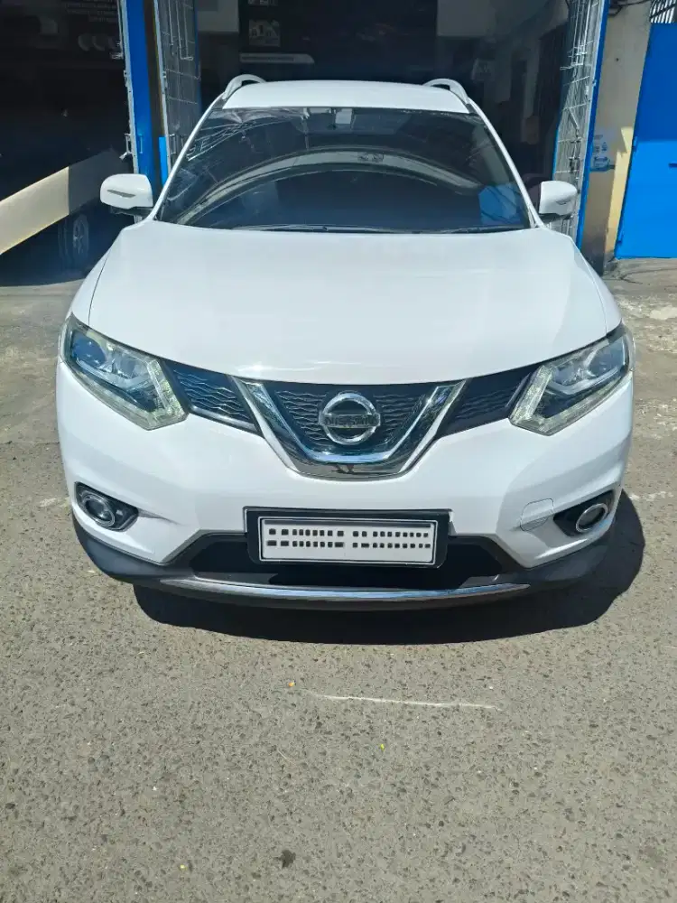 Jual mobil Nissan XTRAIL 2.5 T32 THN 2015 warna putih