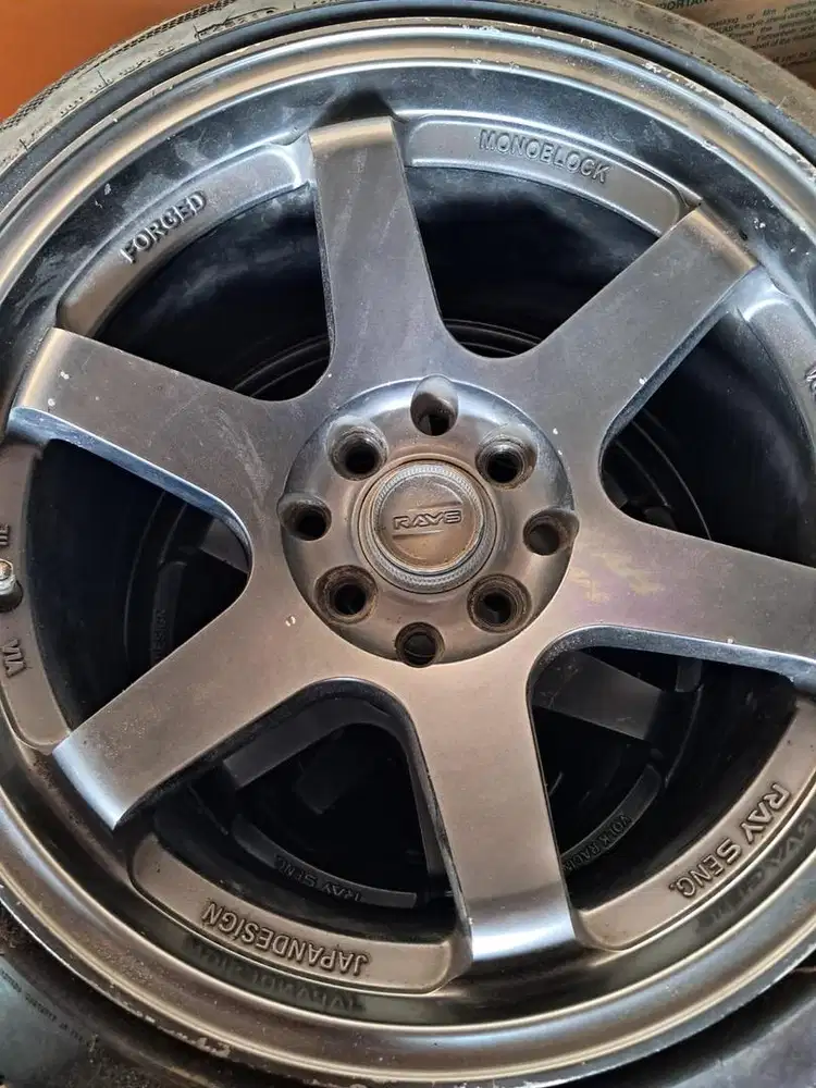 Ban velg bekas mobil sigra