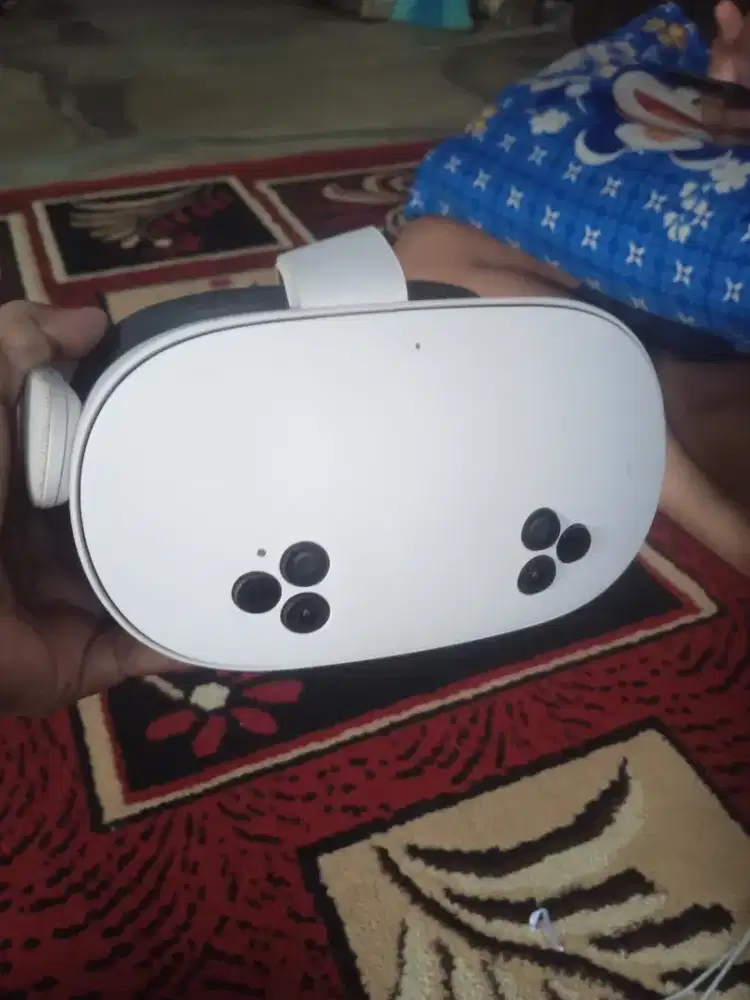 Di jual virtual reality (vr)