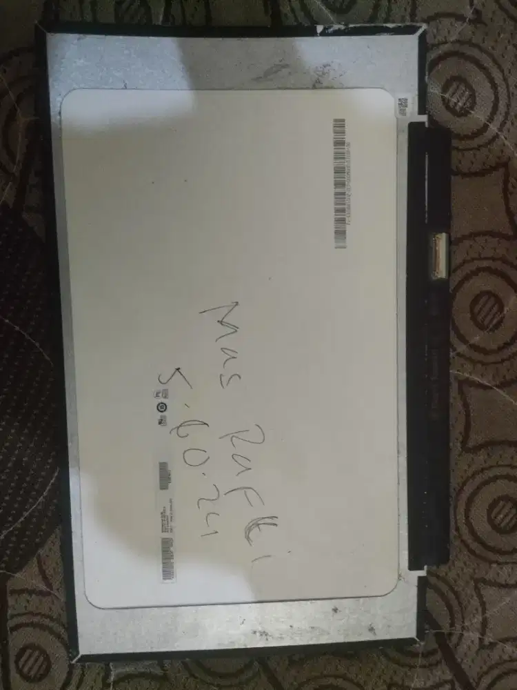 lcd bekas rusak karena glitch