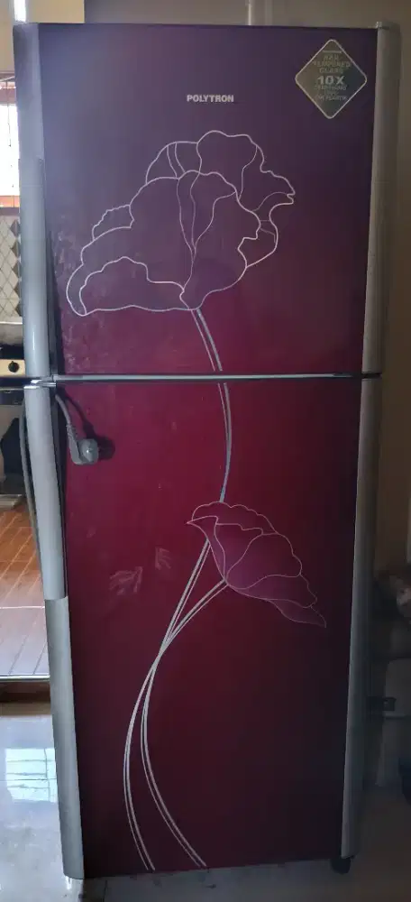Dijual kulkas 2pintu merk Polytron Beleza