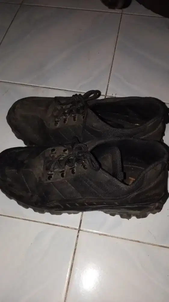 Sepatu Safety Boots Upper Hitam