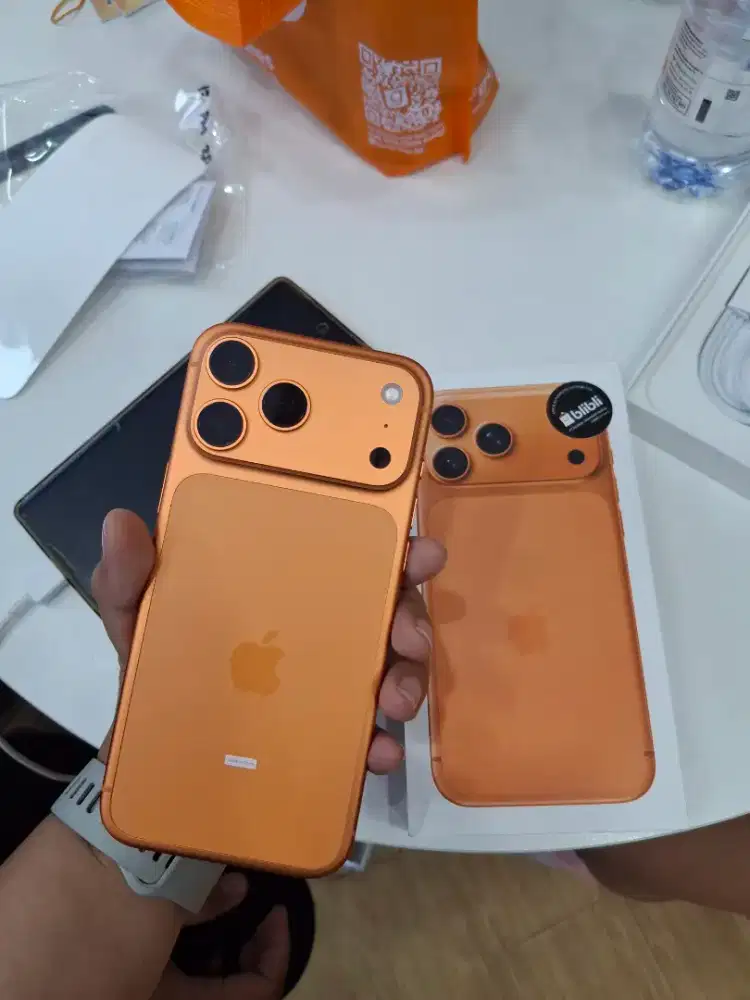 Iphone 17 promax cosmic orange