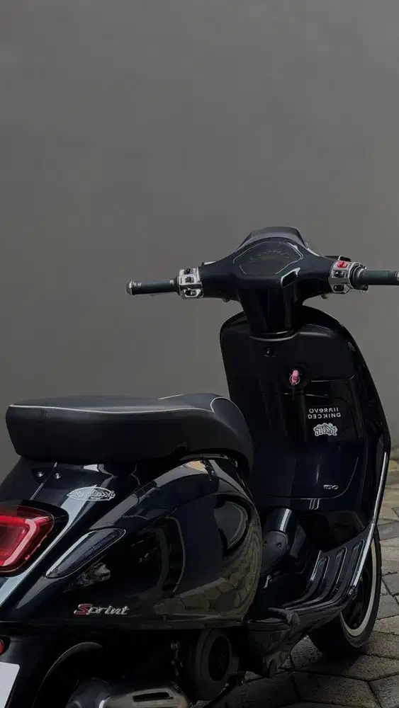 vespa sprint 150 hitam glossy tahun 2025