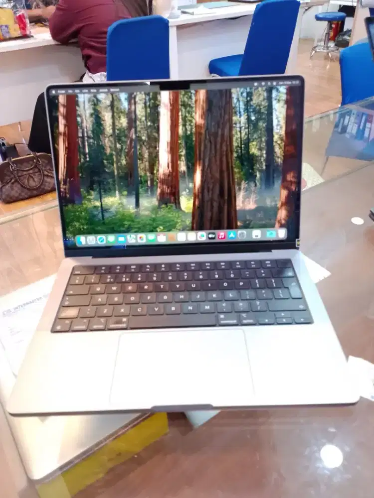 Macbook Pro 2020 M1 touchbar 16/256