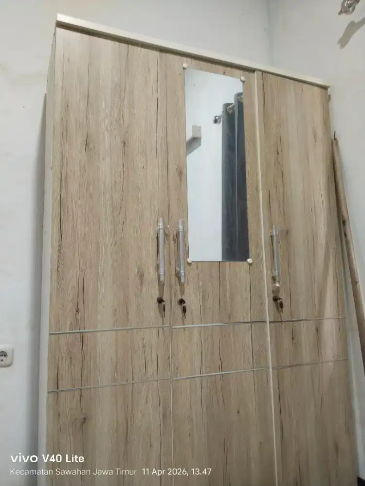 Lemari 3 pintu tanpa merk