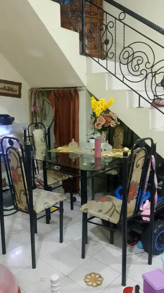 Meja makan kaca 4 bangku