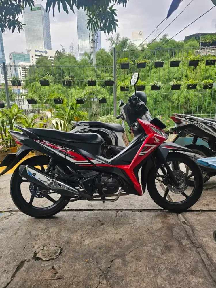 Supra x 125 Merah Hitam