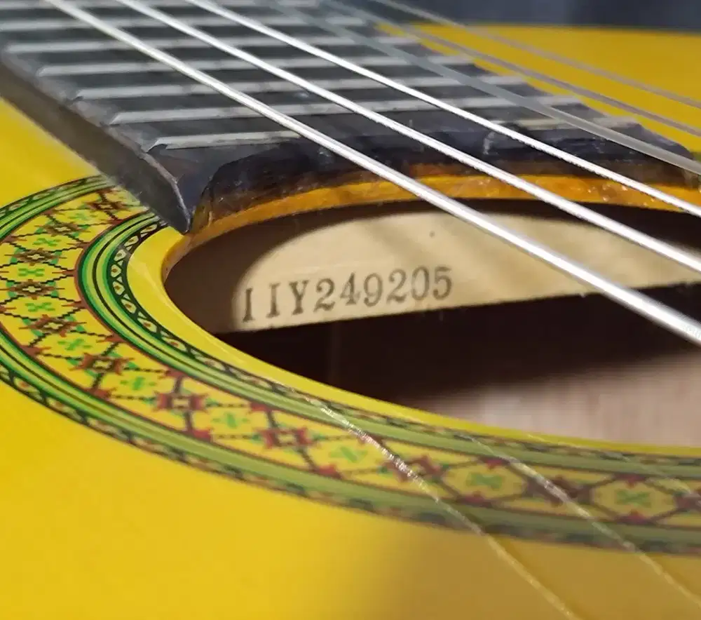 gitar klasik YAMAHA C390