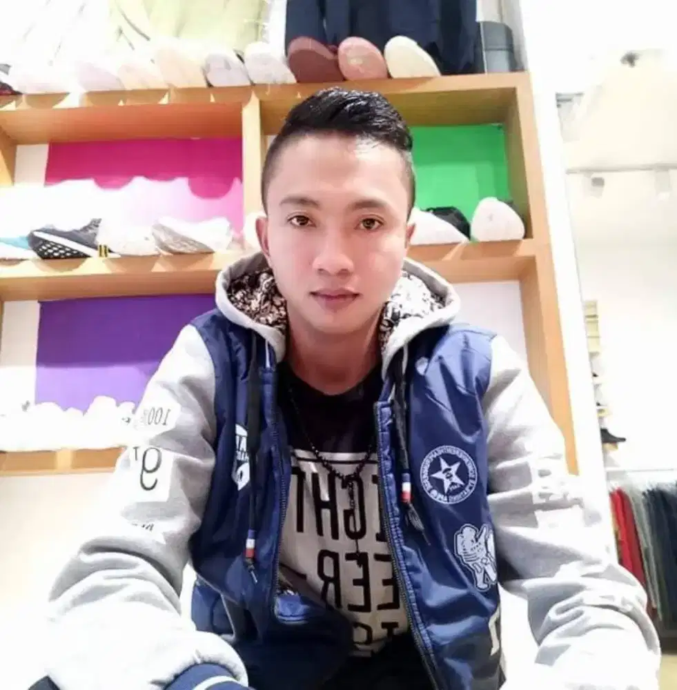 Saya sedang mencari pekerjaan spb toko, mall atau pameran.