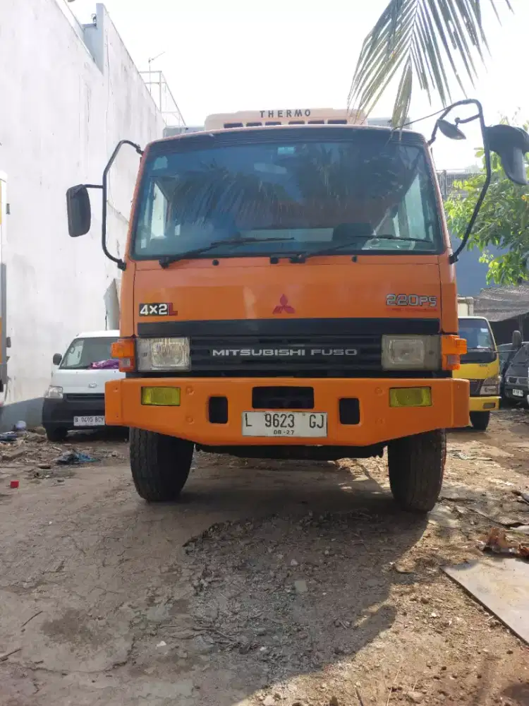 Mitsubishi Fuso HL 220 PS box freezer tahun 2012 siap pakai