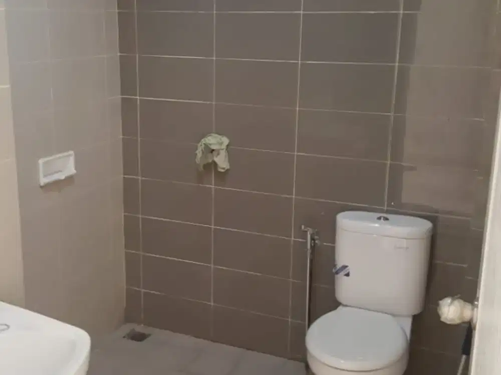 Disewakan Ruko 3.5 Lantai di Green Lake City, Uk.4,5X15m2