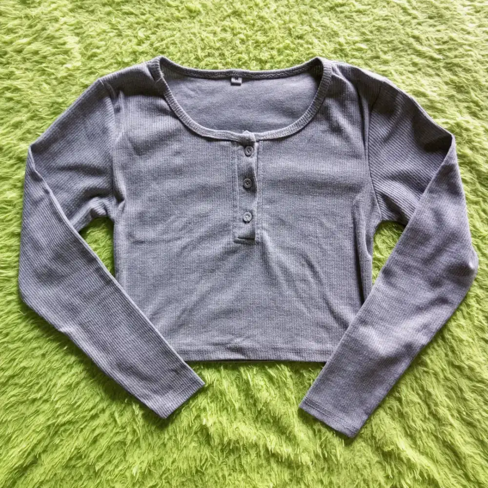 Crop fit body lengan panjang