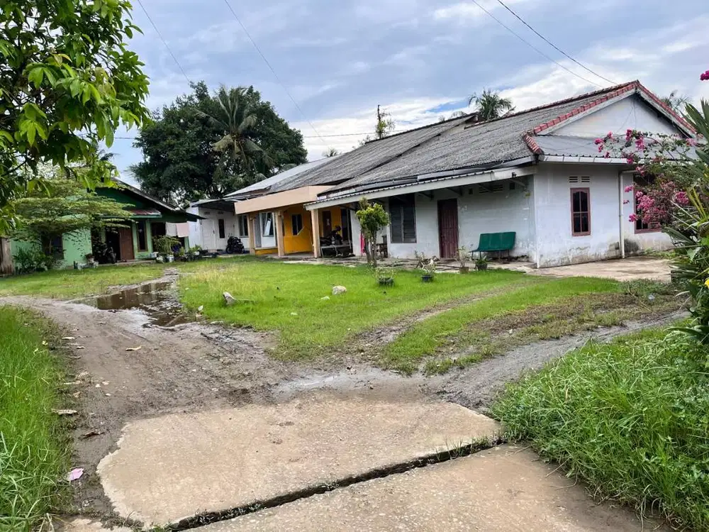 Dijual Rumah beserta 2 kontrakan dan tanah lapang