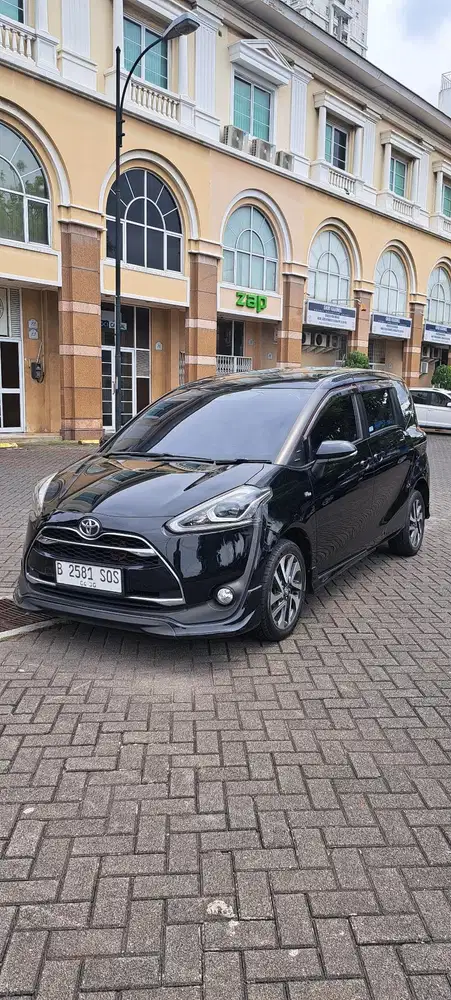 Toyota Sienta Q Matic Hitam